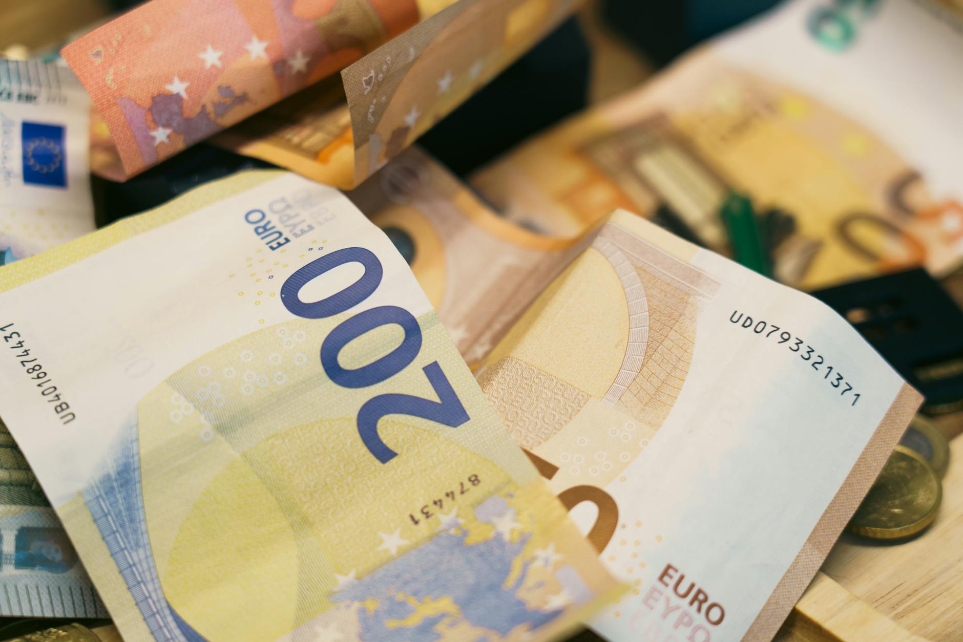 Navigating the Economy: Trends and Analysis for Success