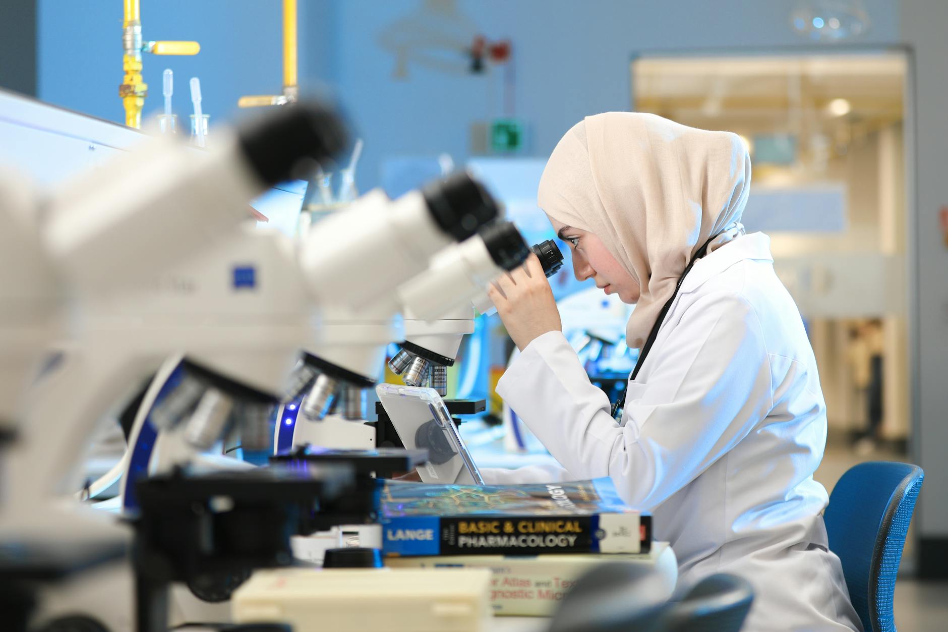 How Technology is Revolutionizing Healthcare: A Look at the Latest Innovations
